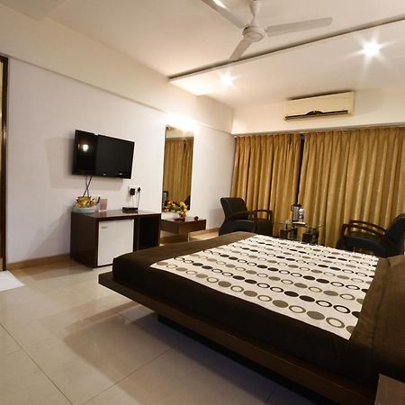 Hotel Platinum Residency Ahmedabad Exterior foto