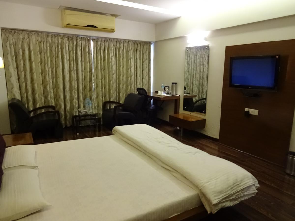 Hotel Platinum Residency Ahmedabad Exterior foto