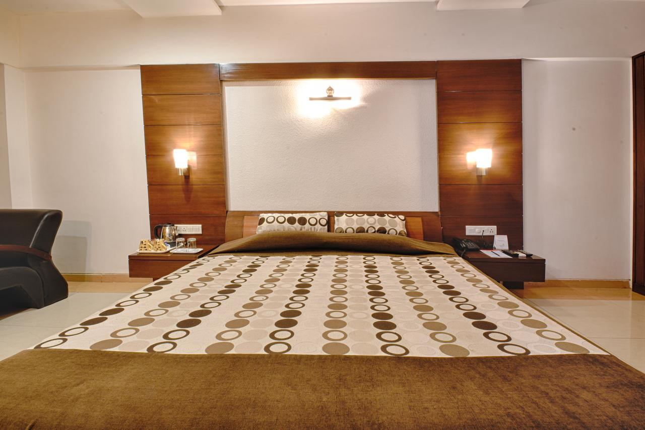 Hotel Platinum Residency Ahmedabad Exterior foto