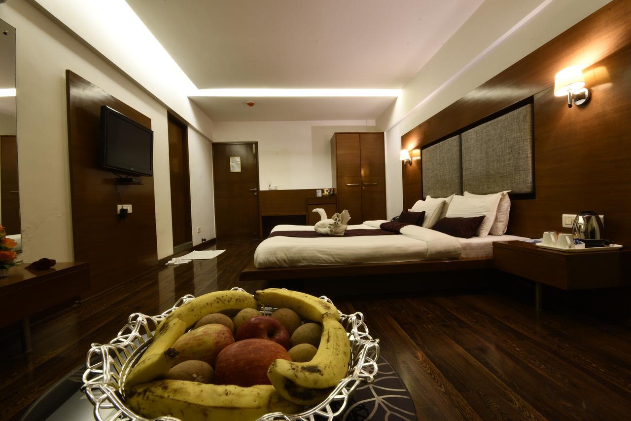 Hotel Platinum Residency Ahmedabad Exterior foto