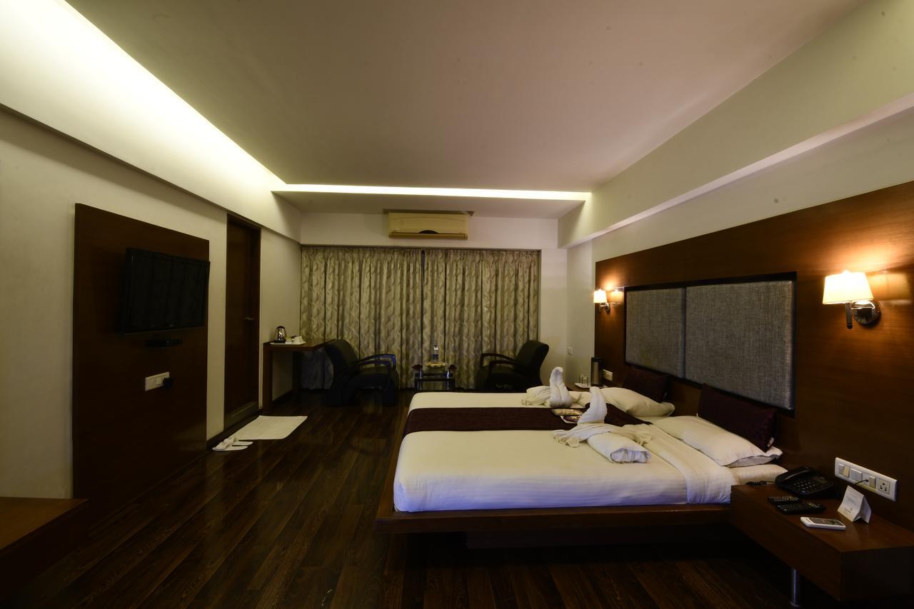 Hotel Platinum Residency Ahmedabad Exterior foto