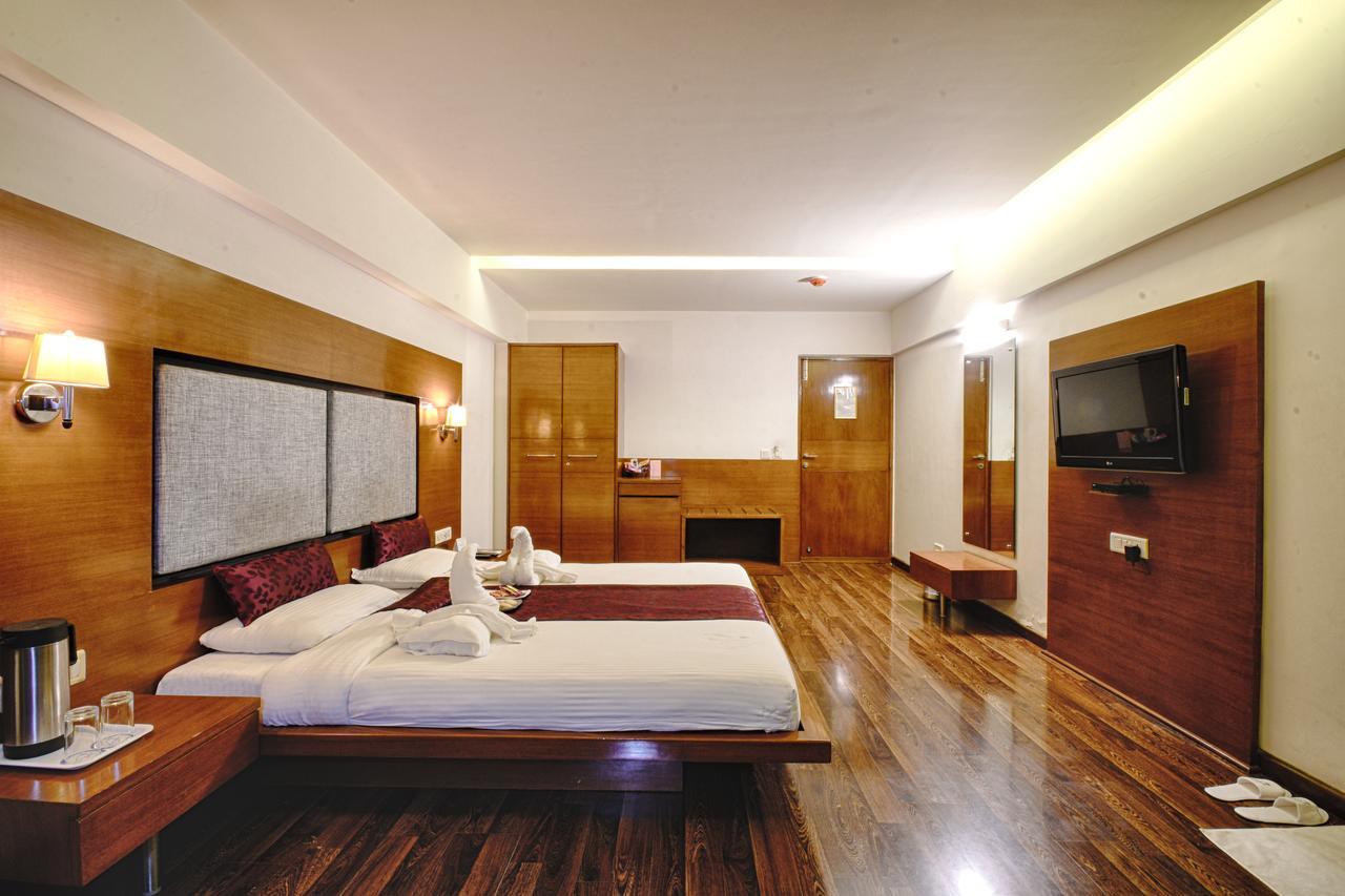Hotel Platinum Residency Ahmedabad Exterior foto
