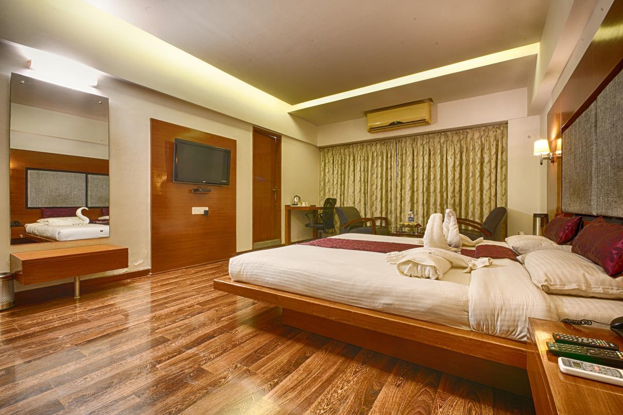 Hotel Platinum Residency Ahmedabad Exterior foto
