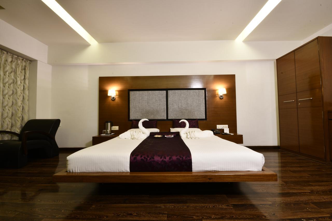 Hotel Platinum Residency Ahmedabad Exterior foto