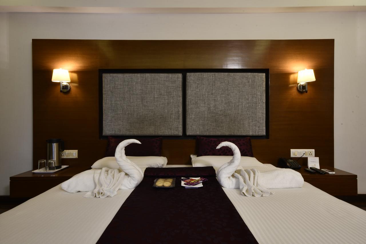 Hotel Platinum Residency Ahmedabad Exterior foto