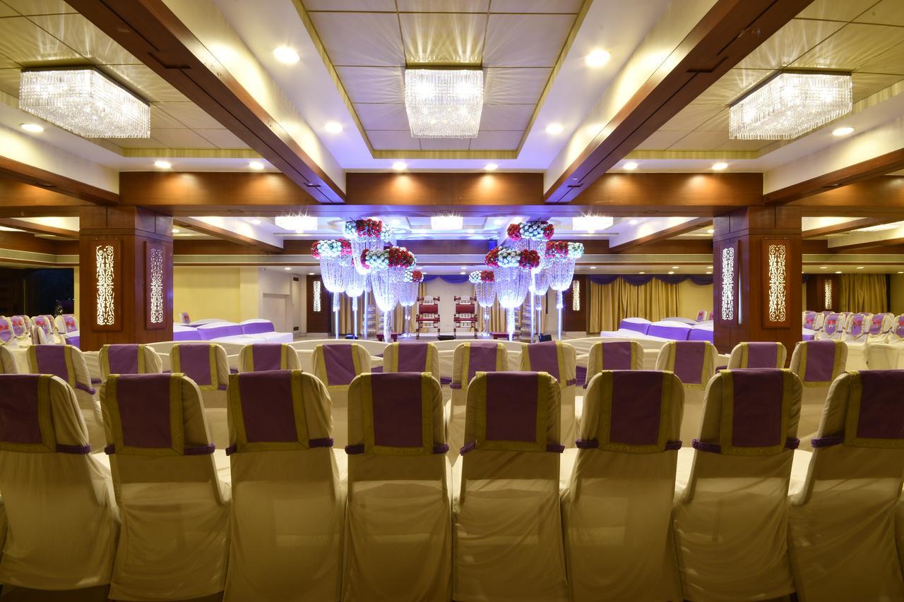Hotel Platinum Residency Ahmedabad Exterior foto