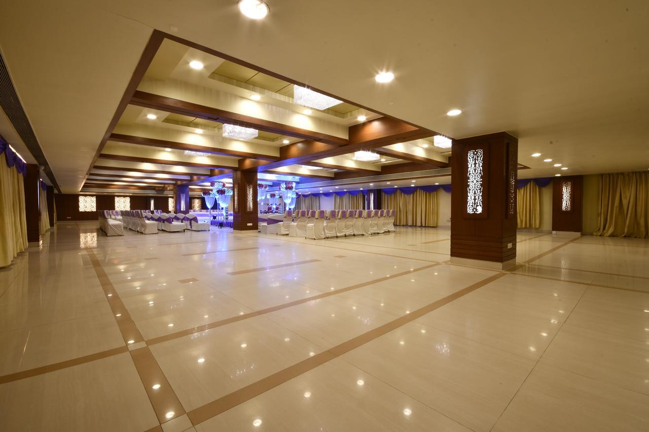 Hotel Platinum Residency Ahmedabad Exterior foto