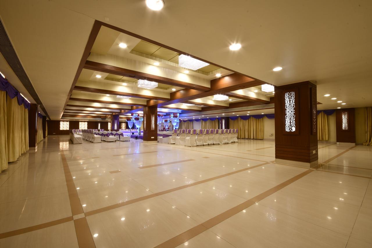 Hotel Platinum Residency Ahmedabad Exterior foto