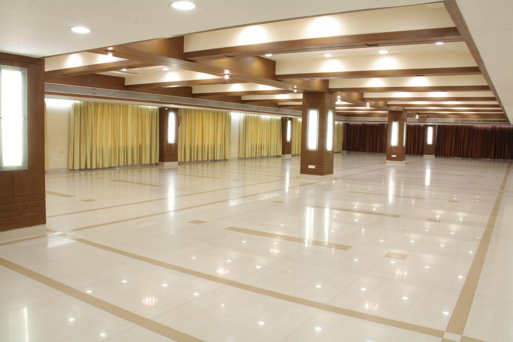 Hotel Platinum Residency Ahmedabad Exterior foto